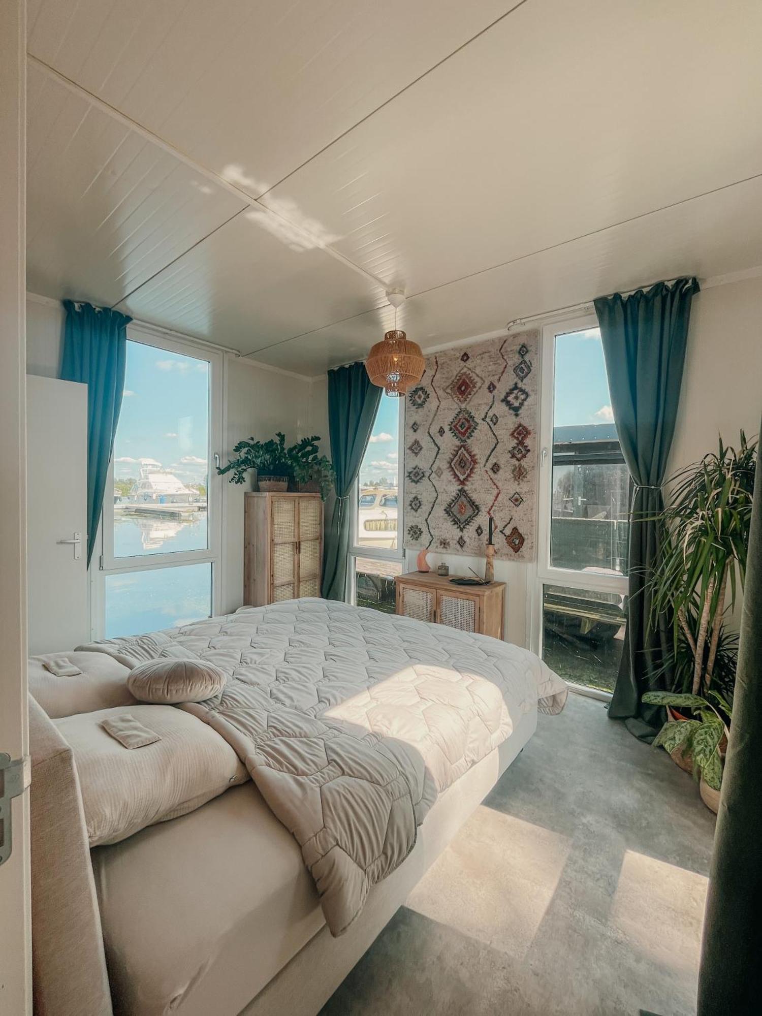Bed and Breakfast Retreatboat Ibiza Lith Экстерьер фото